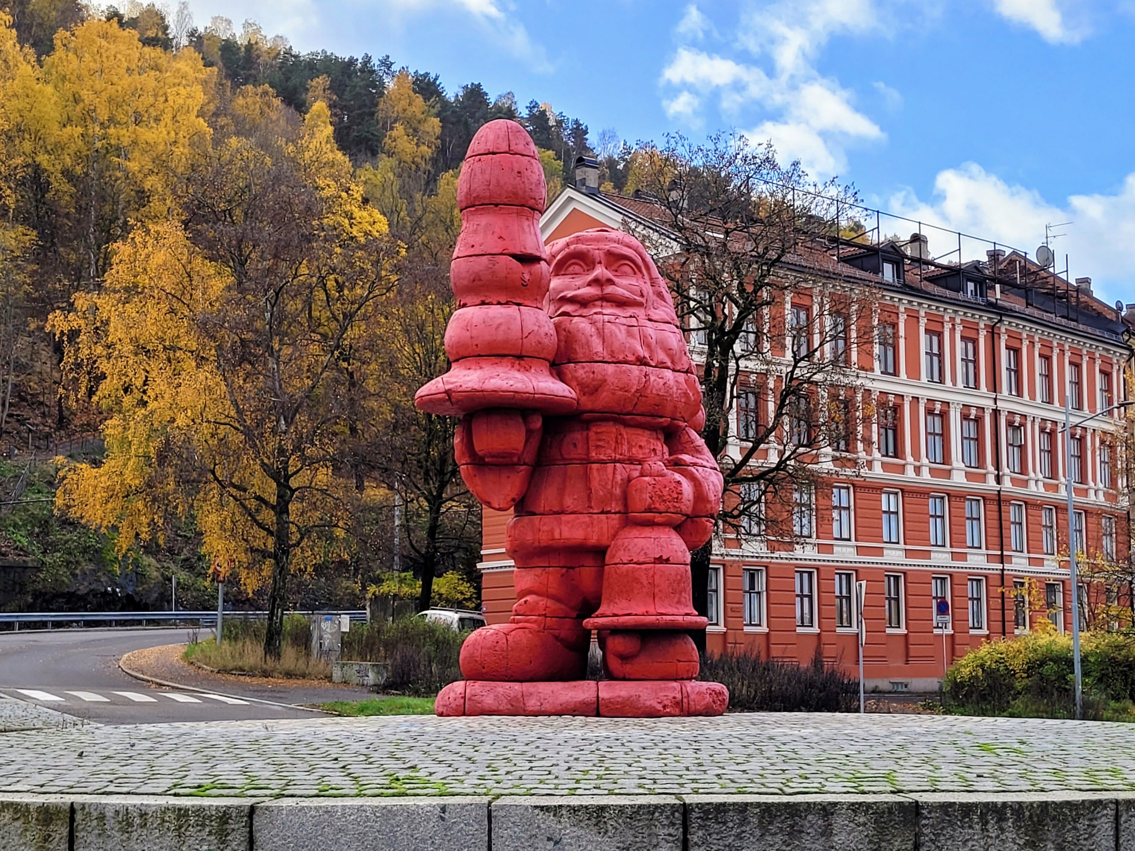 American artist Paul McCarthy's <em>Santa</em> is a curiosity and a controversy in the middle of an Oslo roundabout.