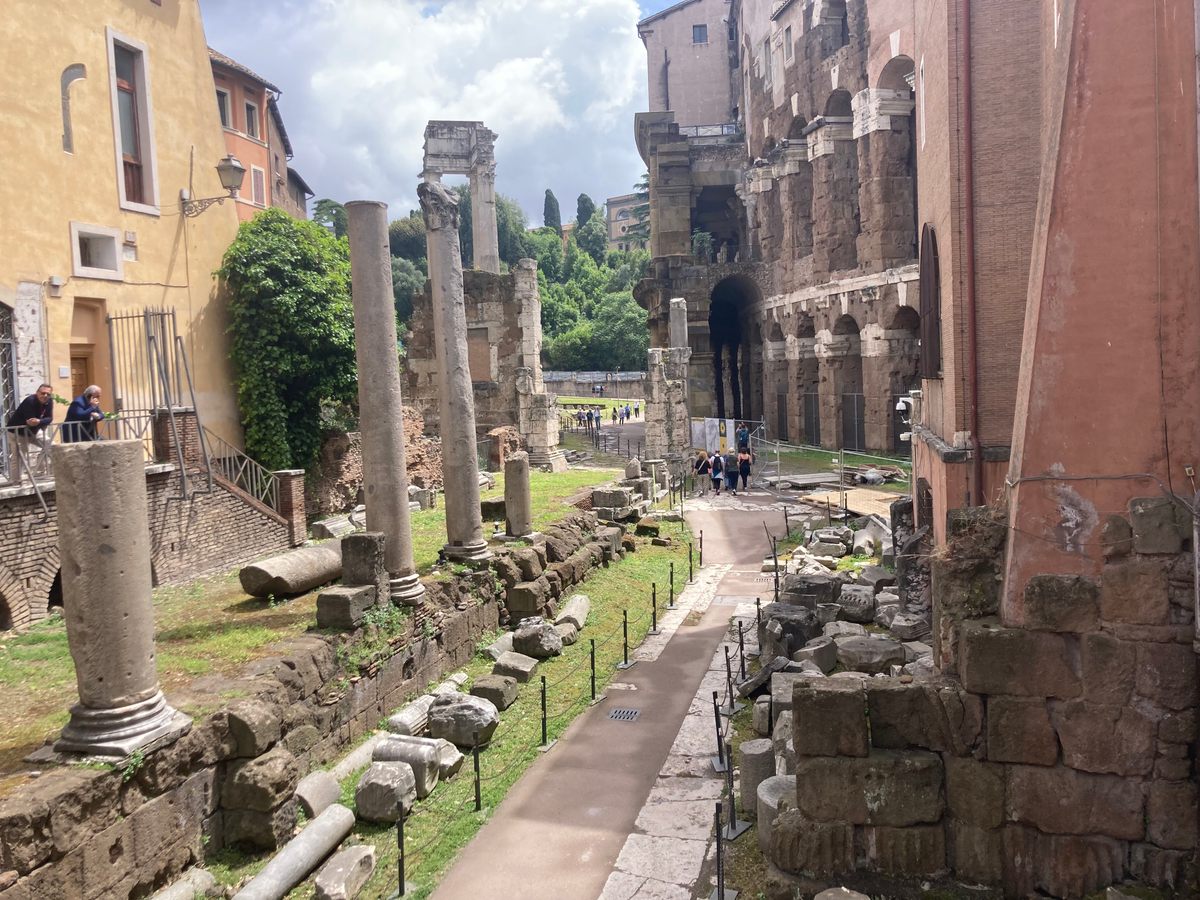 In 1555, Pope Paul IV established Rome’s Jewish Ghetto in the area that surrounds Via Portico d’Ottavia.