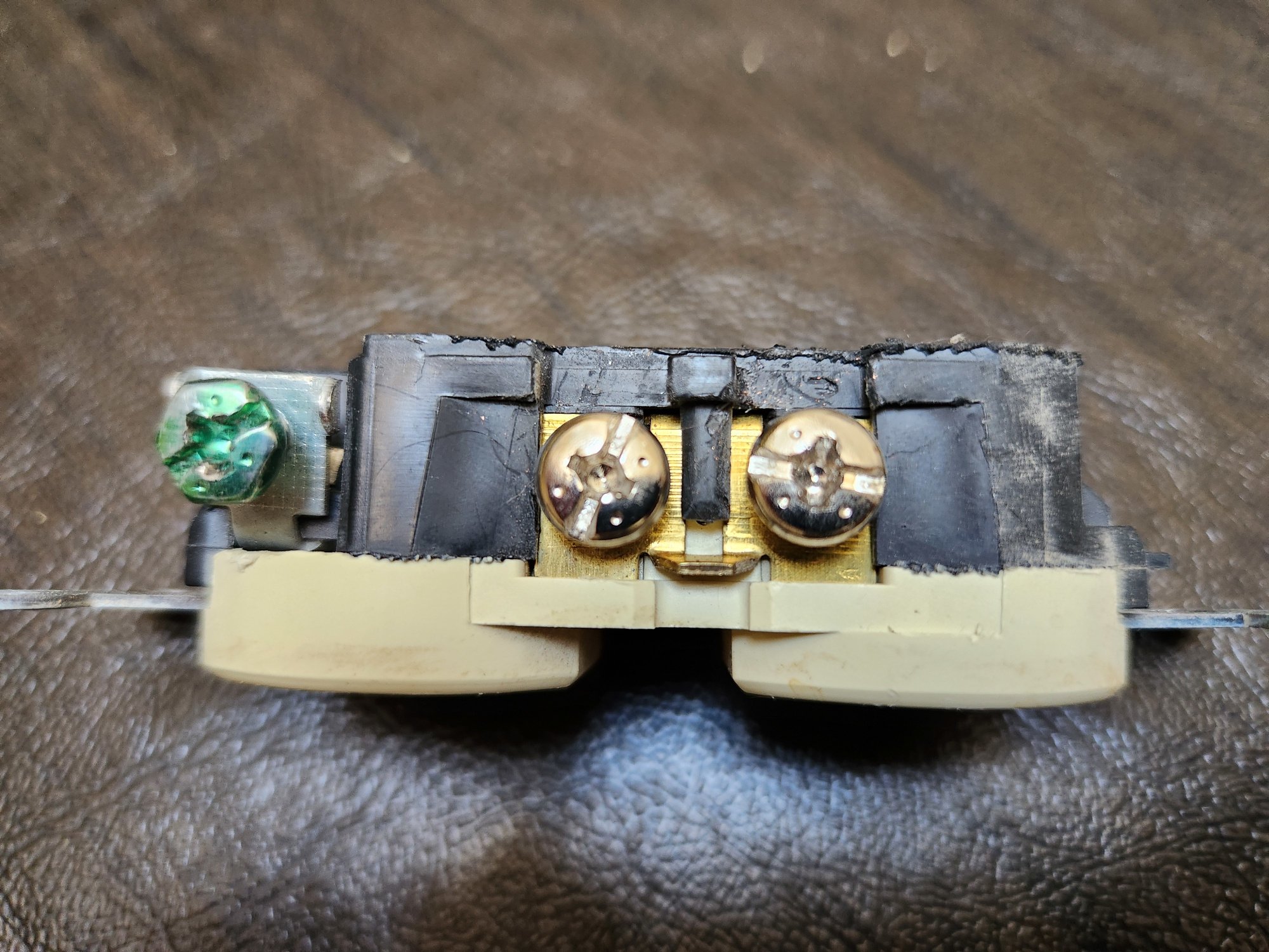 Outlet showing silver (neutral) connection.