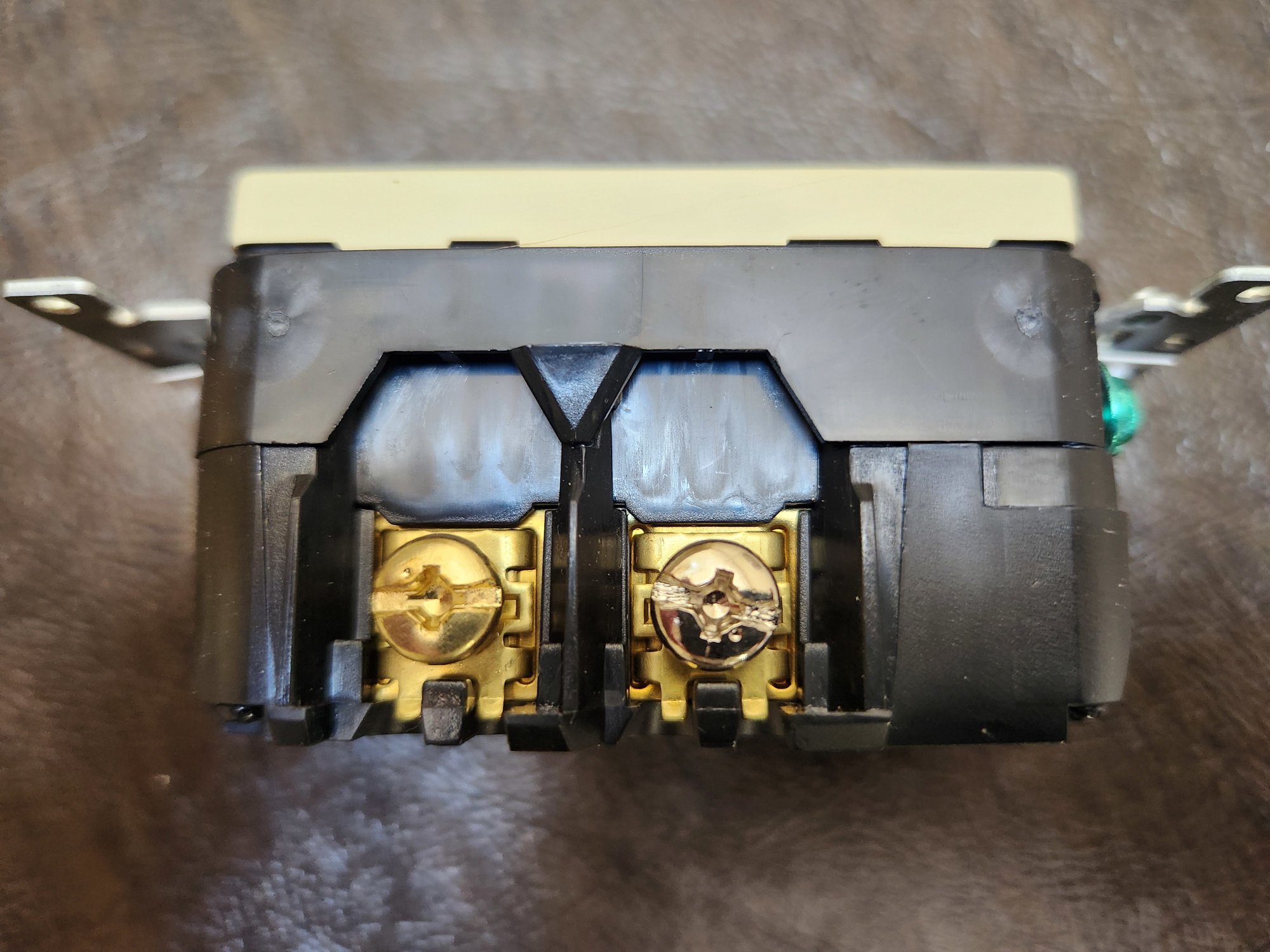 Outlet showing both silver and gold connections side-by-side.